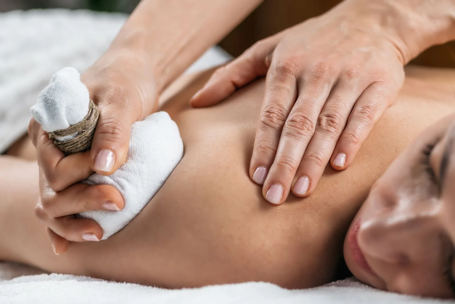 Exploring the Healing Benefits of Herbal Compress Therapy