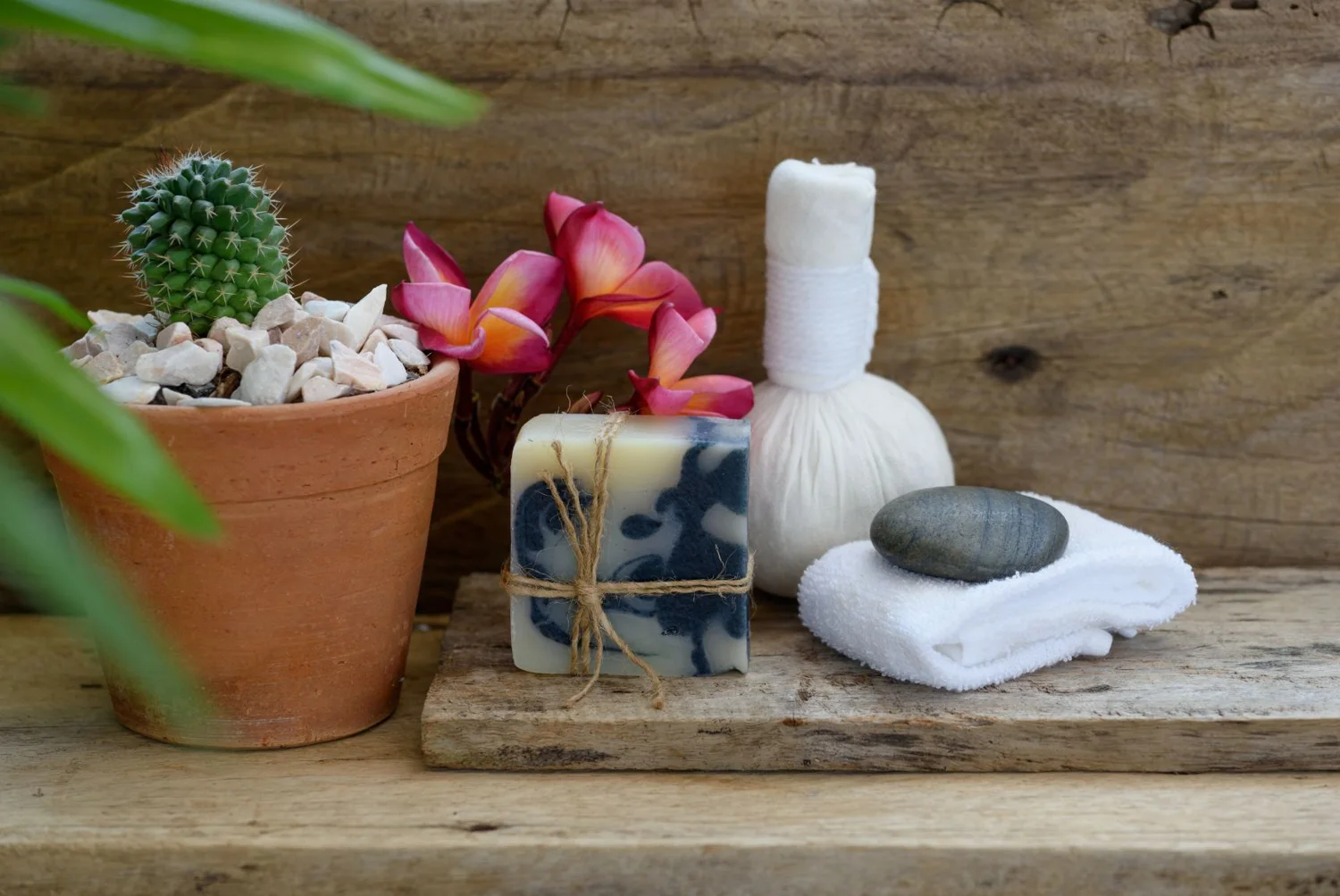 The Healing Power of Thai Herbal Compress: A Bangkok Spa Favorite